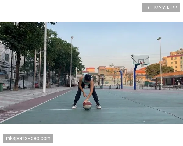 新手如何正确理解篮球运球规则,避免失误 新手如何正确理解篮球运球规则,避免失误